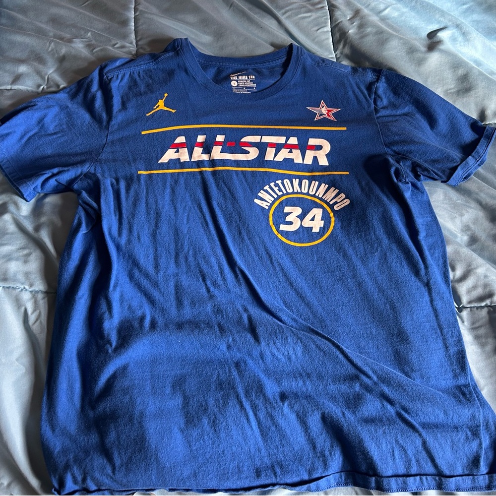 Milwaukee Buck's T-shirt